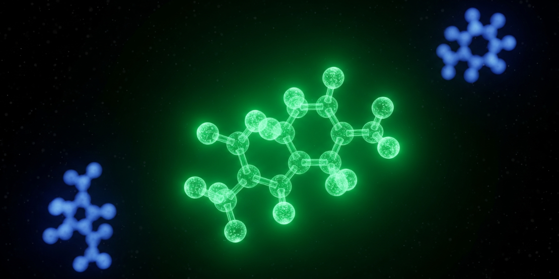 Apstraktna vizuelizacija hormonskih molekula (testosteron, kortizol) koji interaguju unutar tela, simbolizujući kompleksan hormonalni balans.
